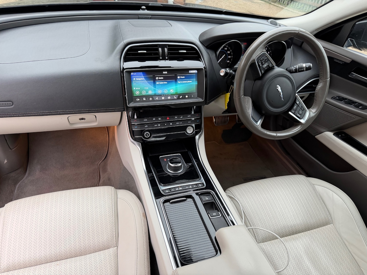 Used Jaguar XE 2019 for sale - 76265558: Photo 11