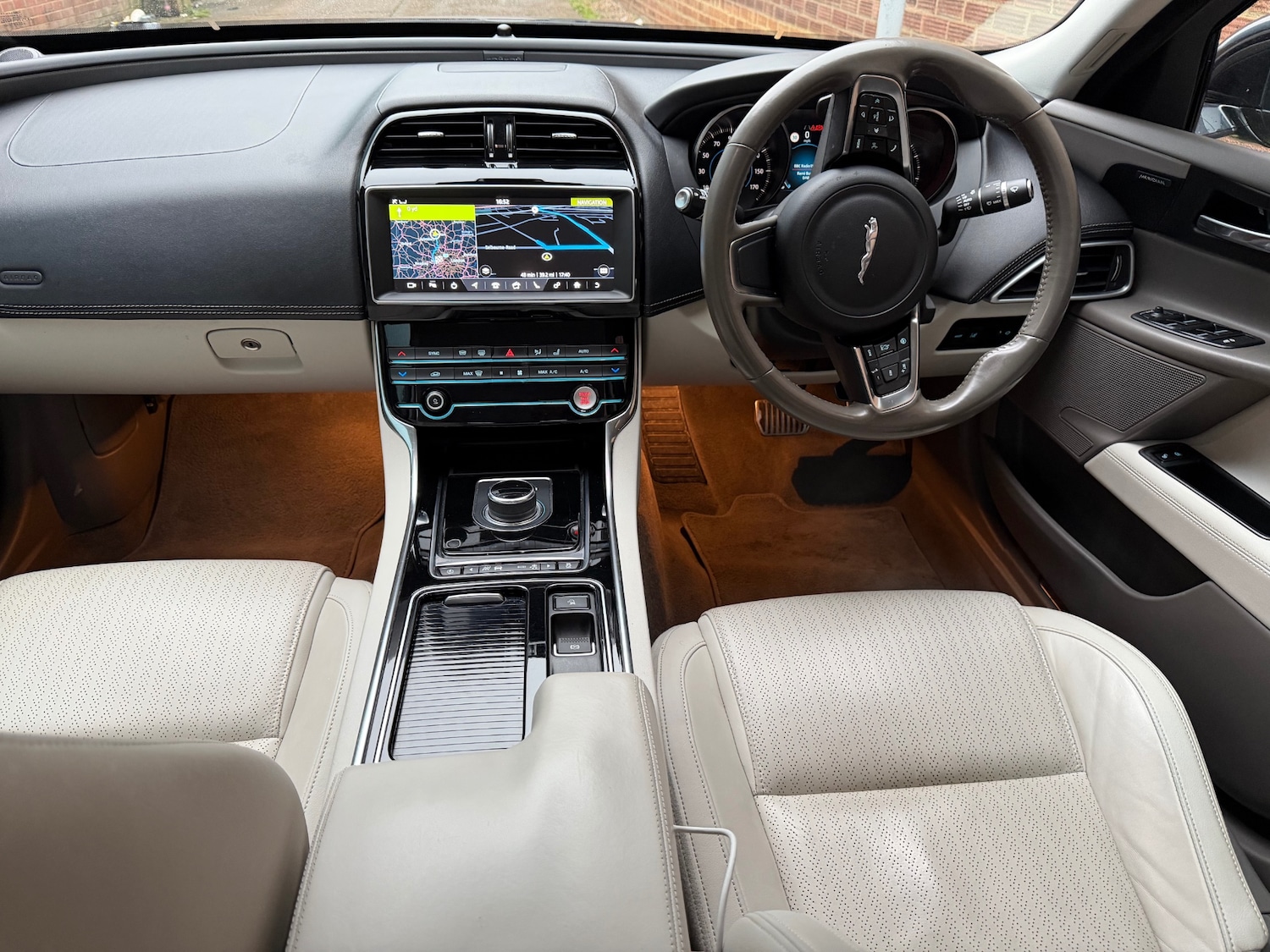 Used Jaguar XE 2019 for sale - 76265558: Photo 24