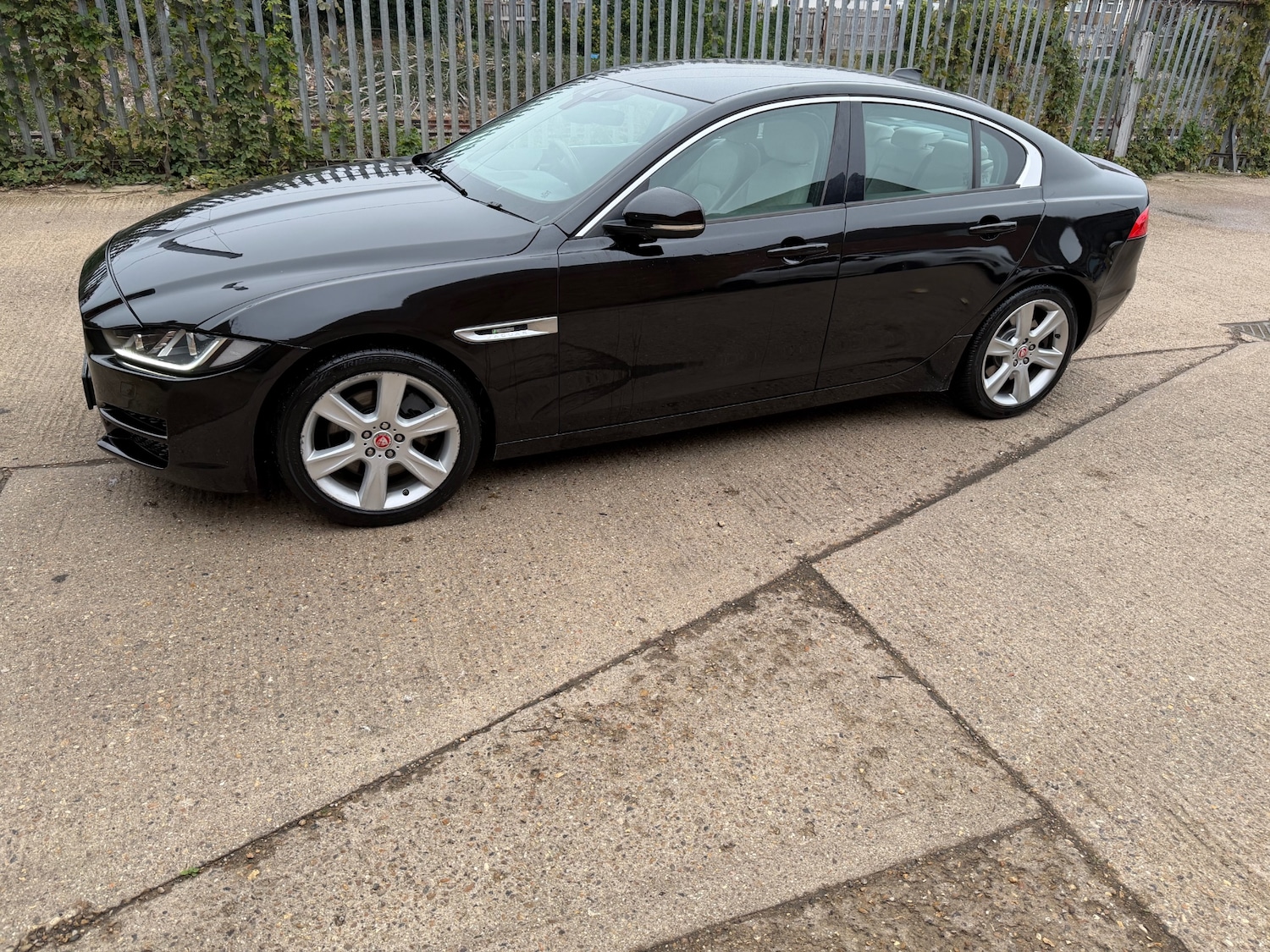 Used Jaguar XE 2019 for sale - 76265558: Photo 8