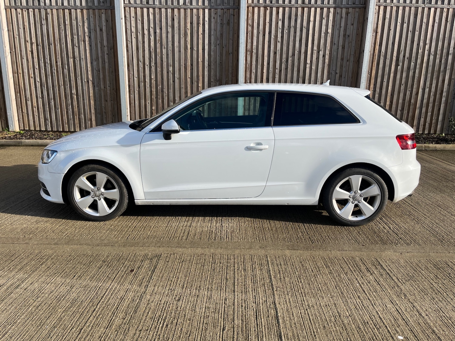 Used Audi A3 2014 for sale - 77277253: Photo 2