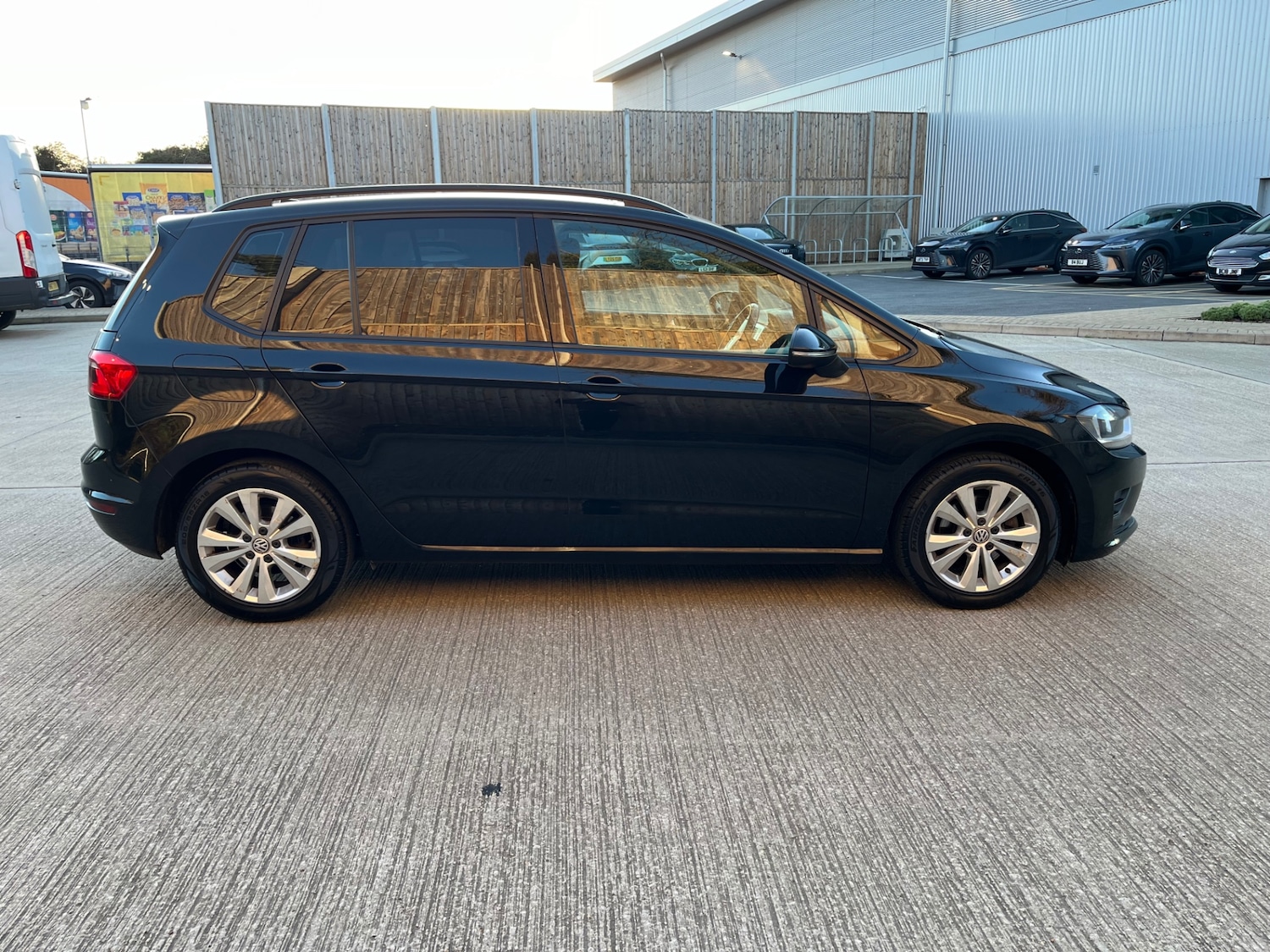 Used Volkswagen Golf SV 2017 for sale - 77718540: Photo 6