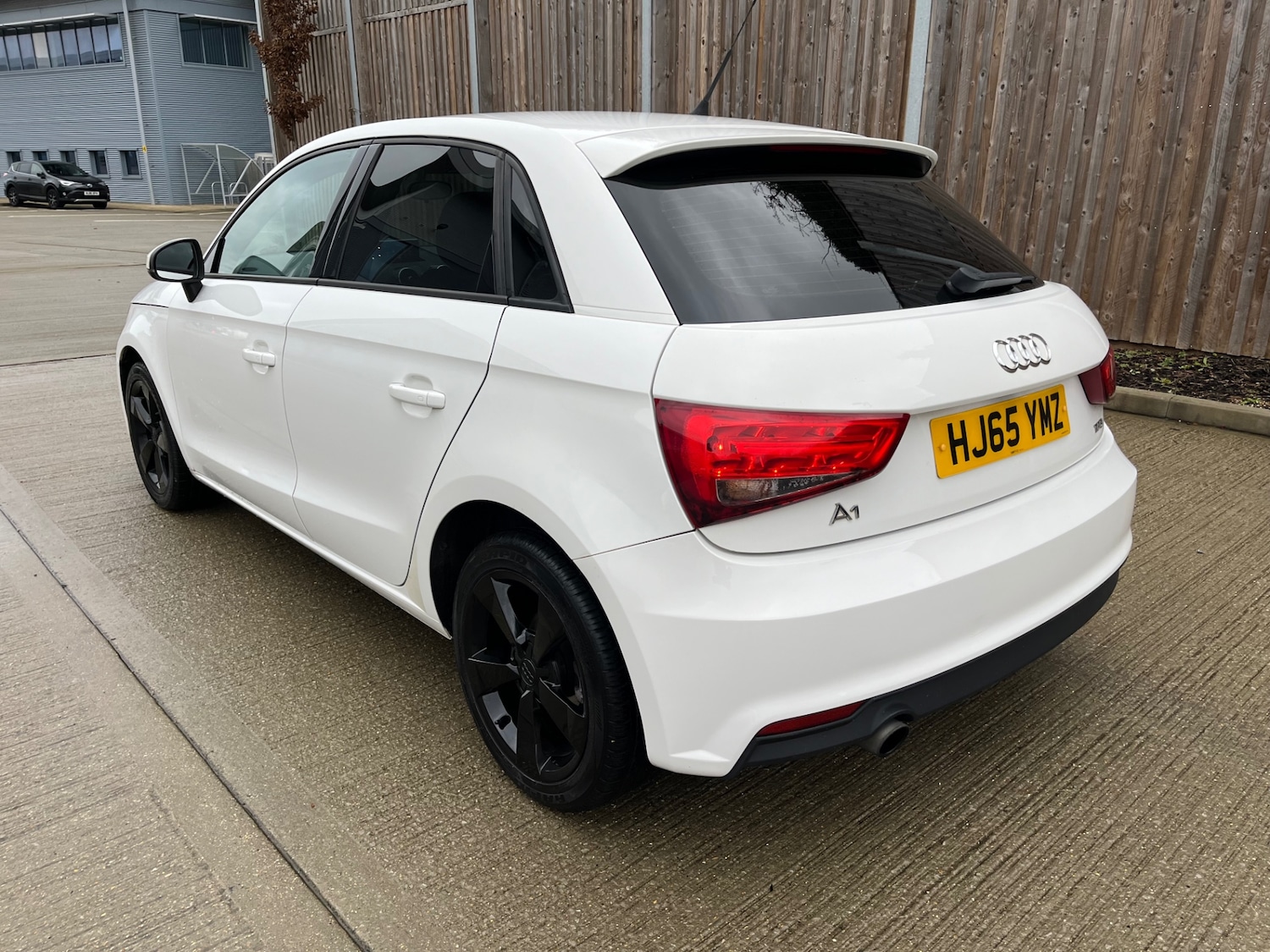 Used Audi A1 2015 for sale - 76682392: Photo 3