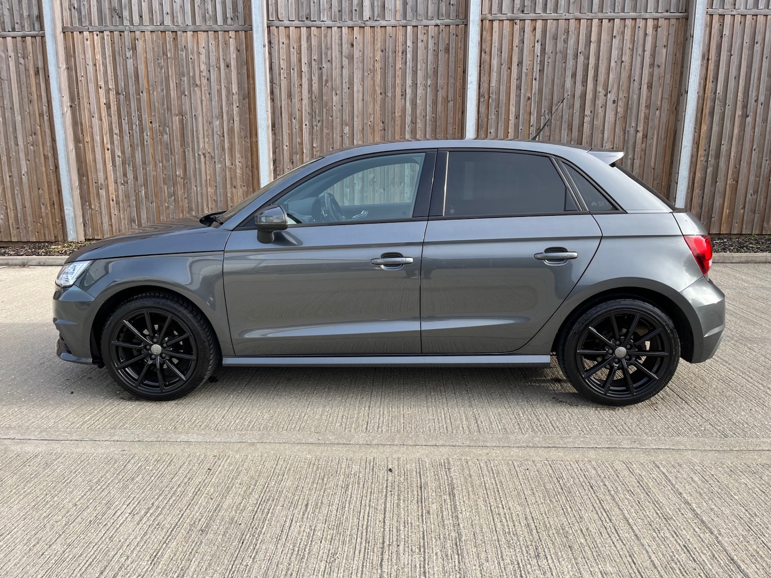 Used Audi A1 2018 for sale - 76505939: Photo 2