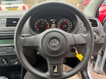 Used Volkswagen Polo 2010 for sale - 76235177: Photo