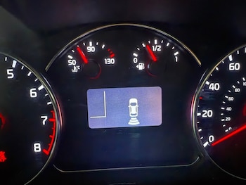 Used Kia Carens 2016 for sale - 76235176: Photo 4