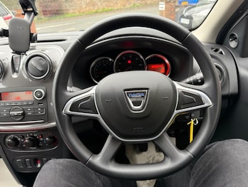 Used Dacia Sandero Stepway 2017 for sale - 76904817: Photo