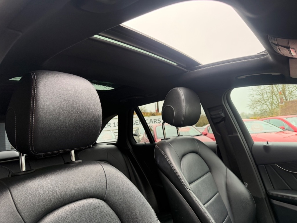 Used Mercedes-Benz GLC 2019 for sale - 77629240: Photo 2