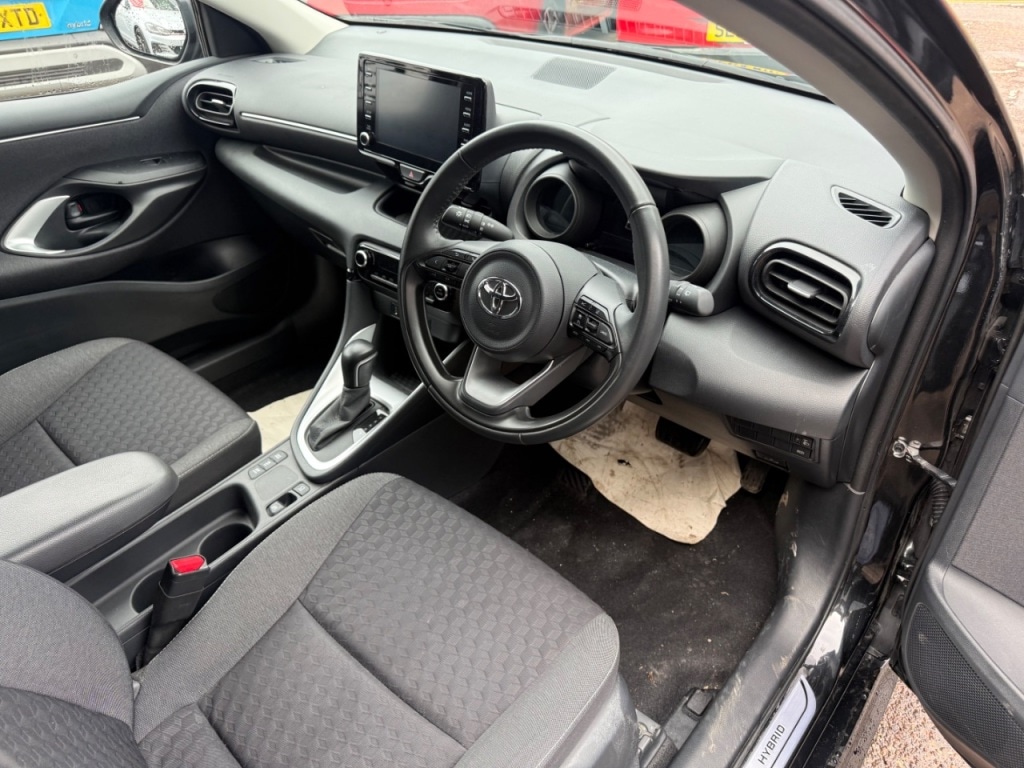 Used Toyota Yaris 2022 for sale - 76909651: Photo 2