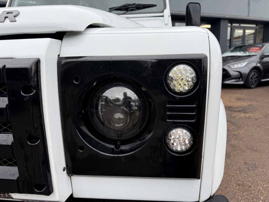 Used Land Rover Defender 90 2016 for sale - 76577001: Photo 16