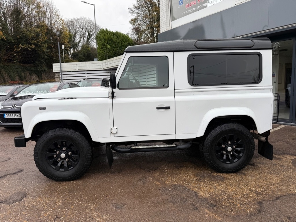 Used Land Rover Defender 90 2016 for sale - 76577001: Photo 2