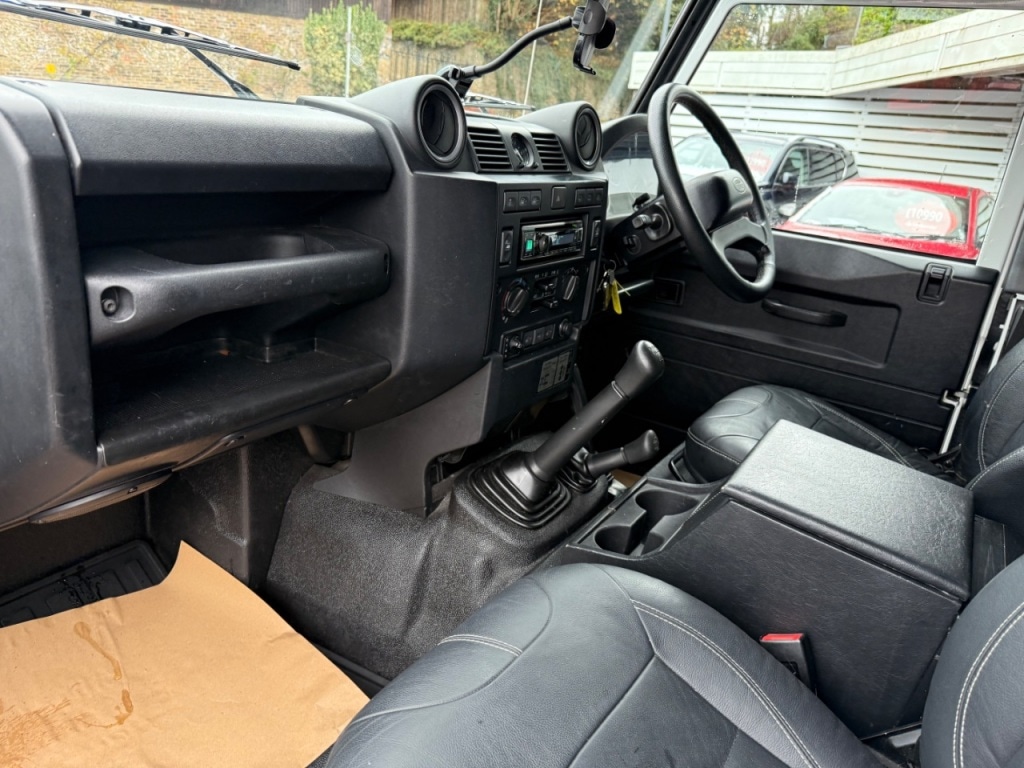 Used Land Rover Defender 90 2016 for sale - 76577001: Photo 23