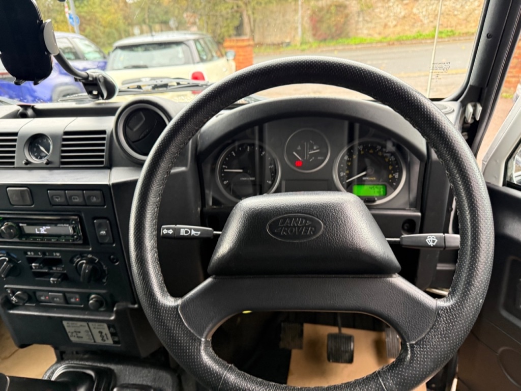 Used Land Rover Defender 90 2016 for sale - 76577001: Photo 3