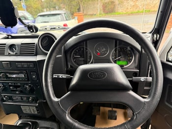 Used Land Rover Defender 90 2016 for sale - 76577001: Photo