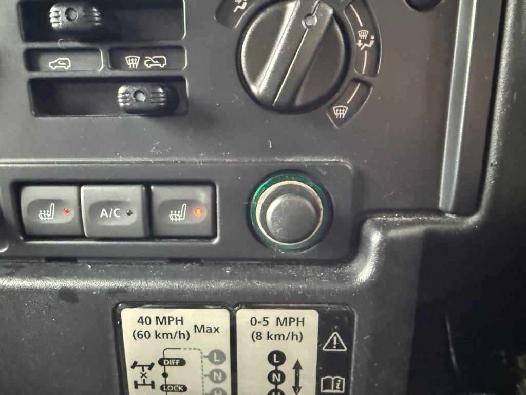 Used Land Rover Defender 90 2016 for sale - 76577001: Photo 4