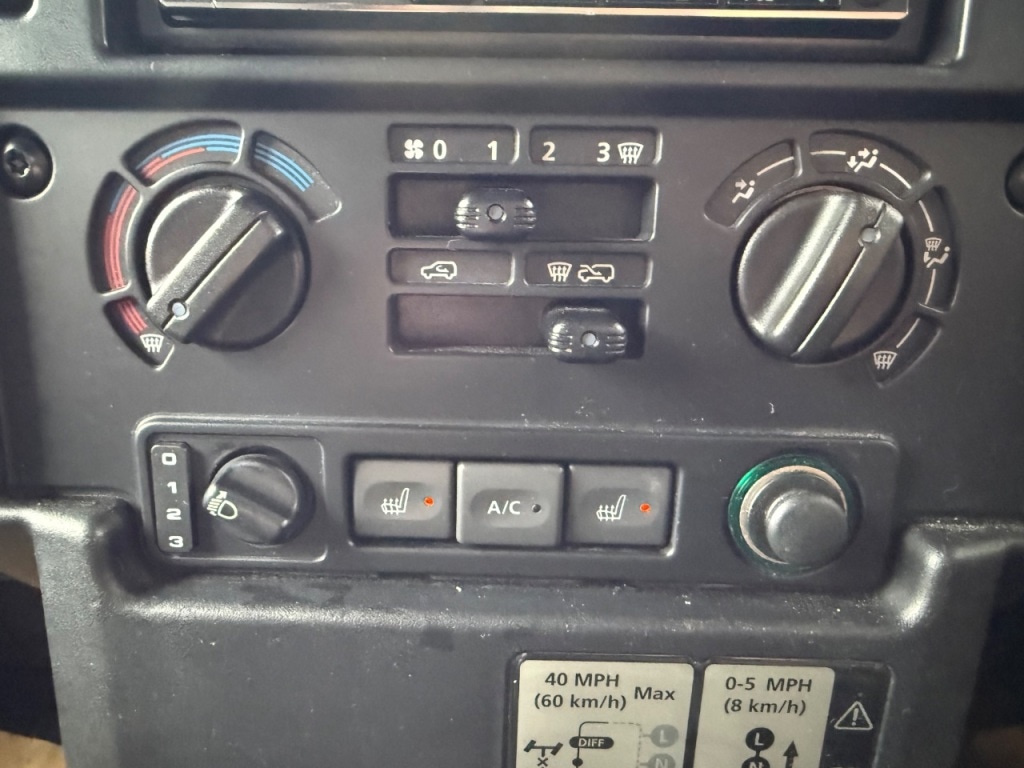 Used Land Rover Defender 90 2016 for sale - 76577001: Photo 5