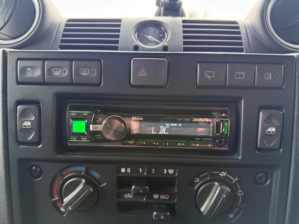 Used Land Rover Defender 90 2016 for sale - 76577001: Photo 6