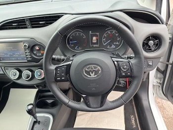 Used Toyota Yaris 2017 for sale - 75427182: Photo