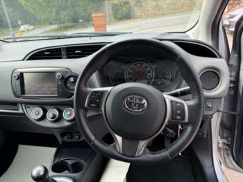 Used Toyota Yaris 2016 for sale - 75253195: Photo