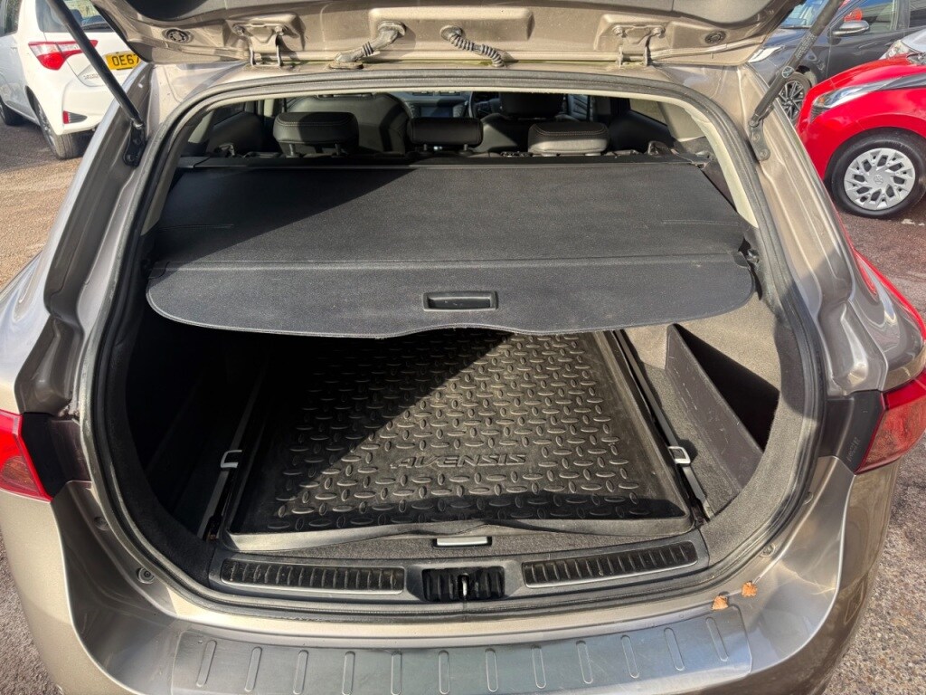 Used Toyota Avensis 2015 for sale - 76968669: Photo 31