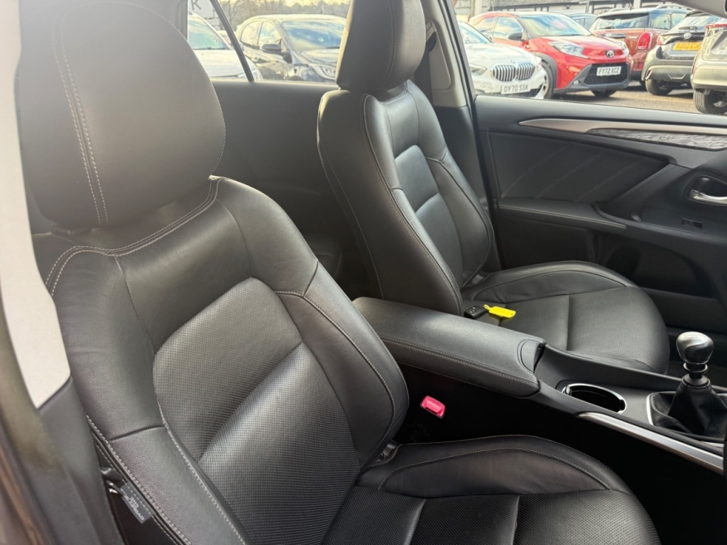 Used Toyota Avensis 2015 for sale - 76968669: Photo 9