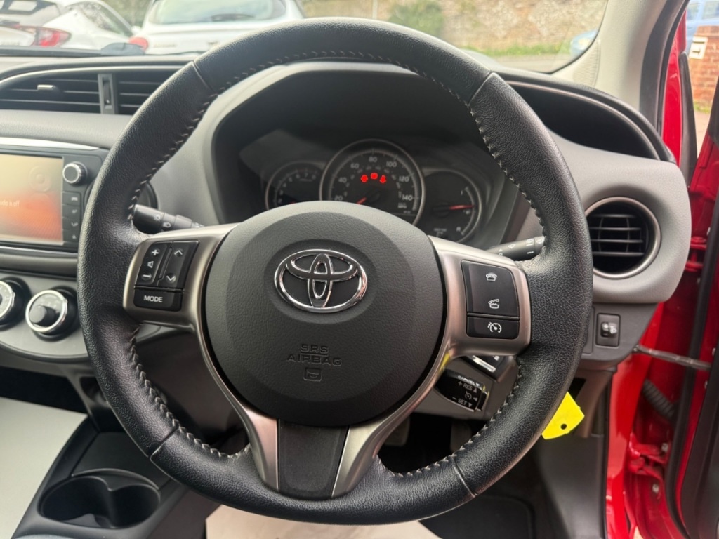 Used Toyota Yaris 2016 for sale - 78055797: Photo 2