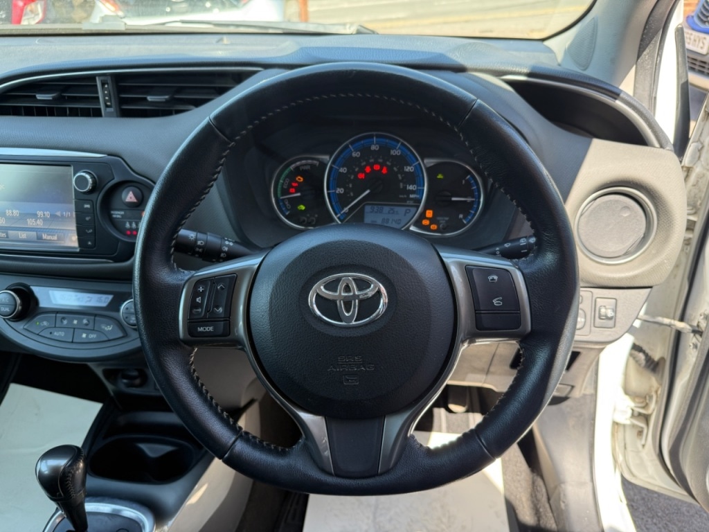 Used Toyota Yaris 2014 for sale - 76697994: Photo 3