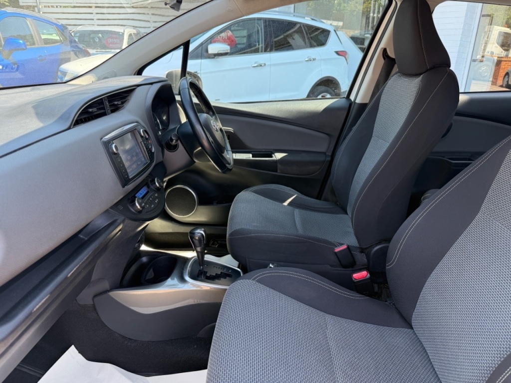 Used Toyota Yaris 2014 for sale - 76697994: Photo 32