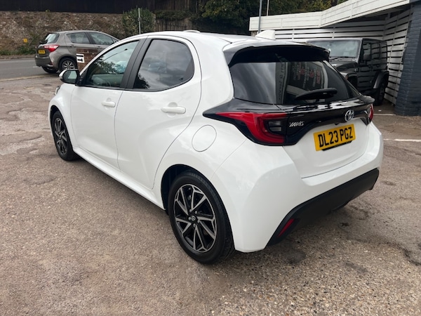 Used Toyota Yaris 2023 for sale - 76290915: Photo 2