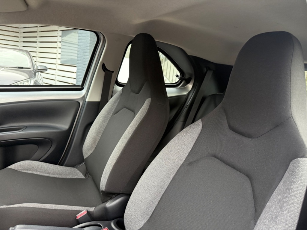 Used Toyota Aygo X 2024 for sale - 76355940: Photo 24