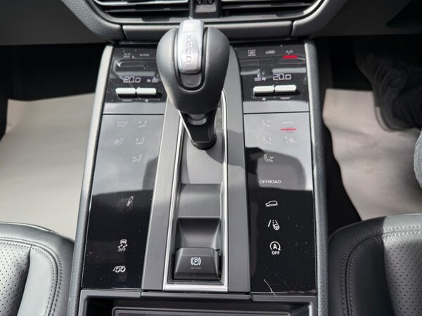 Used Porsche Macan 2024 for sale - 74805816: Photo 35