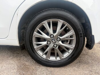 Used Toyota Yaris 2017 for sale - 77747473: Photo