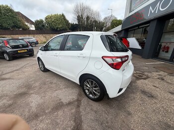Used Toyota Yaris 2017 for sale - 77747473: Photo