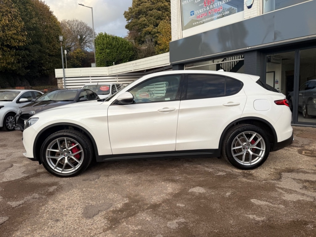 Used Alfa Romeo Stelvio 2018 for sale - 76363171: Photo 2