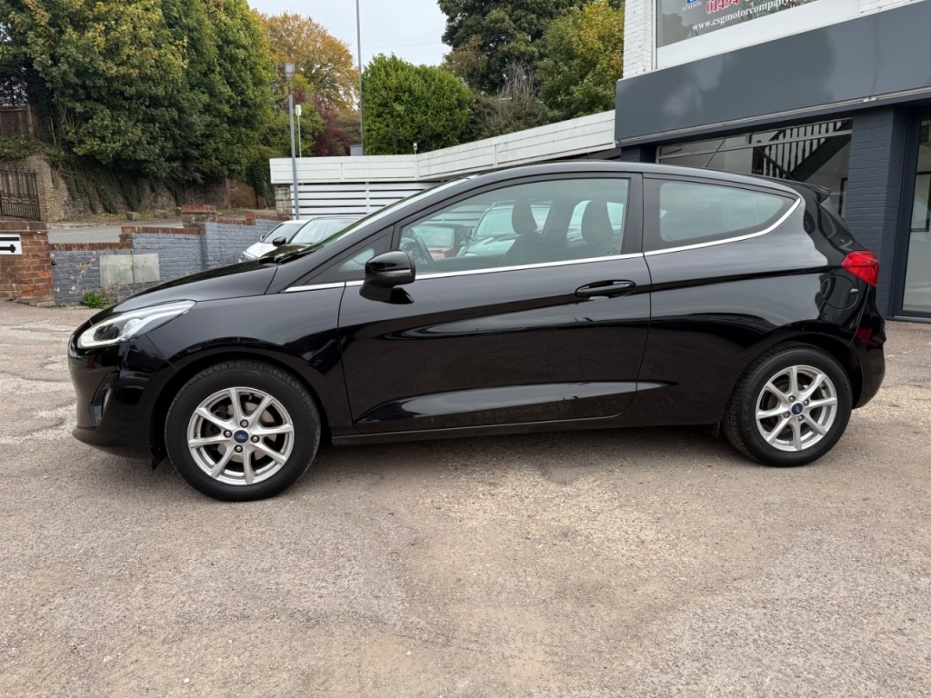 Used Ford Fiesta 2017 for sale - 76126563: Photo 2