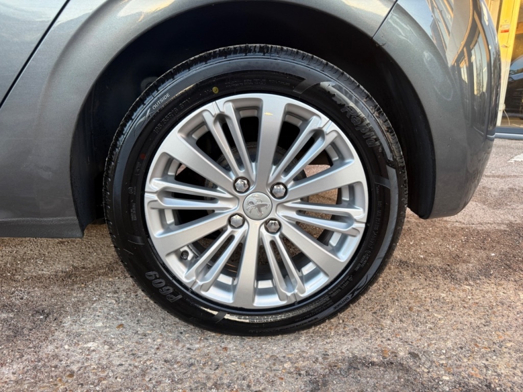 Used Peugeot 208 2015 for sale - 77113234: Photo 13