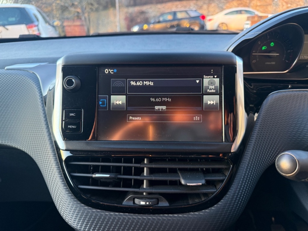 Used Peugeot 208 2015 for sale - 77113234: Photo 31