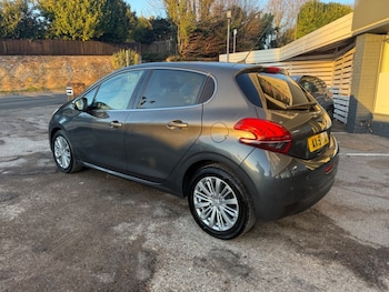 Used Peugeot 208 2015 for sale - 77113234: Photo