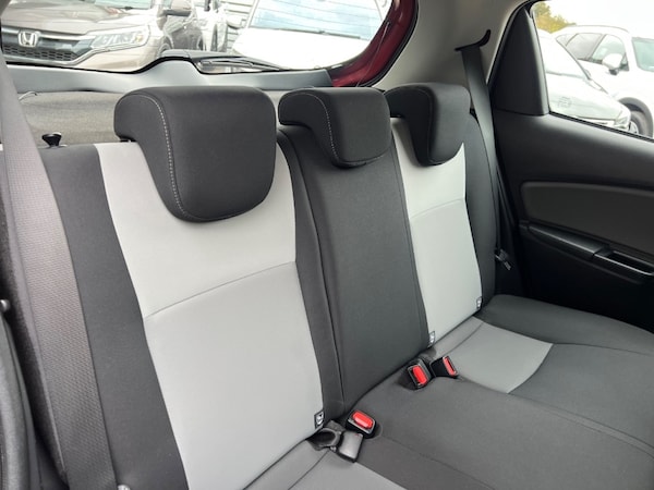 Used Toyota Yaris 2018 for sale - 76299182: Photo 17
