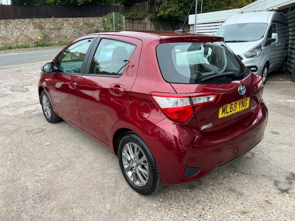 Used Toyota Yaris 2018 for sale - 76299182: Photo 2