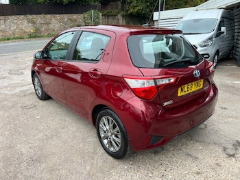 Used Toyota Yaris 2018 for sale - 76299182: Photo 2