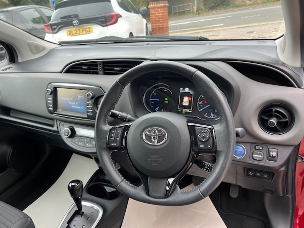Used Toyota Yaris 2018 for sale - 76299182: Photo 3