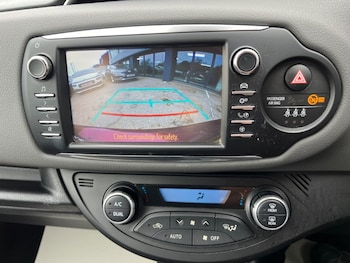 Used Toyota Yaris 2018 for sale - 76299182: Photo 4