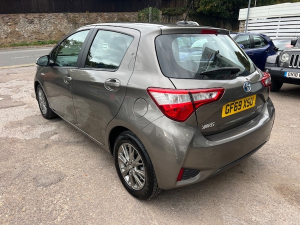 Used Toyota Yaris 2020 for sale - 76162547: Photo 2