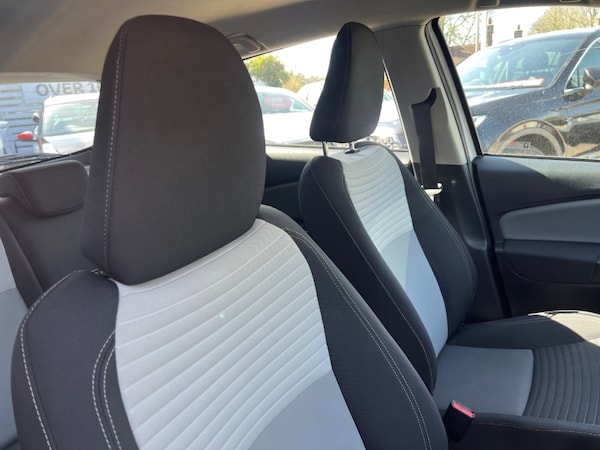Used Toyota Yaris 2018 for sale - 74299701: Photo 14