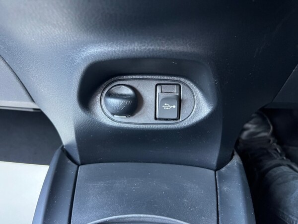 Used Toyota Yaris 2018 for sale - 74299701: Photo 8