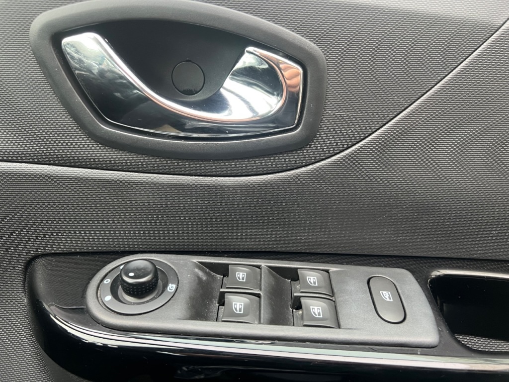 Used Renault Captur 2015 for sale - 76469393: Photo 12