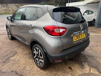 Used Renault Captur 2015 for sale - 76469393: Photo
