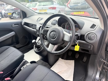 Used Mazda Mazda2 2013 for sale - 79394177: Photo