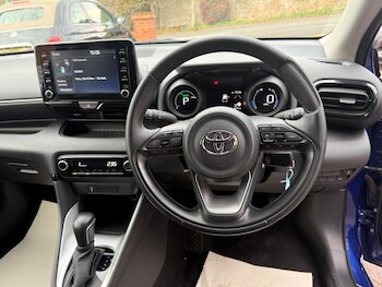 Used Toyota Yaris 2022 for sale - 76422181: Photo