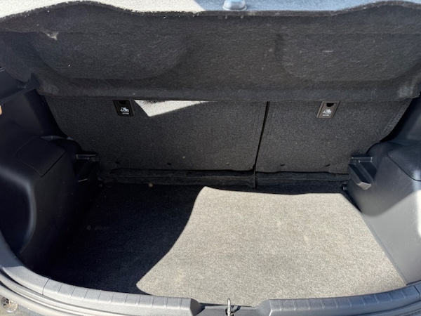 Used Toyota Yaris 2018 for sale - 74300157: Photo 35